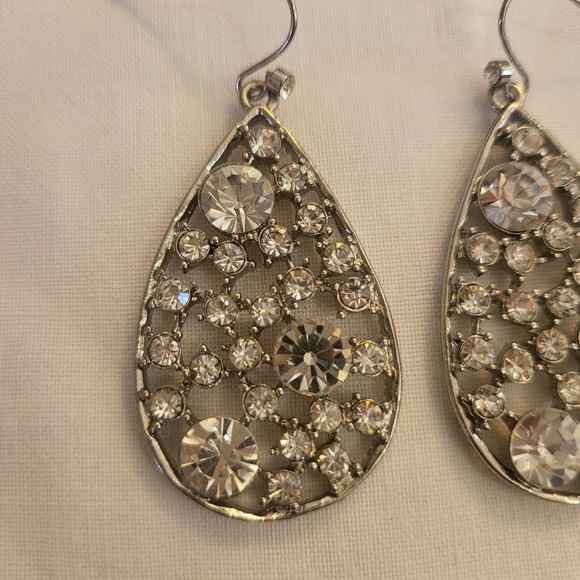 Vintage 1928 Silver Tone TearDrop Crystal Earrings - Picture 2 of 5